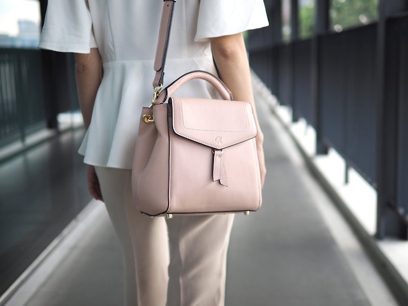 Brooklyn (Nude pink) : Crossbody bag, leather bag, cow leather - 手提包/手提袋 - 真皮 粉紅色