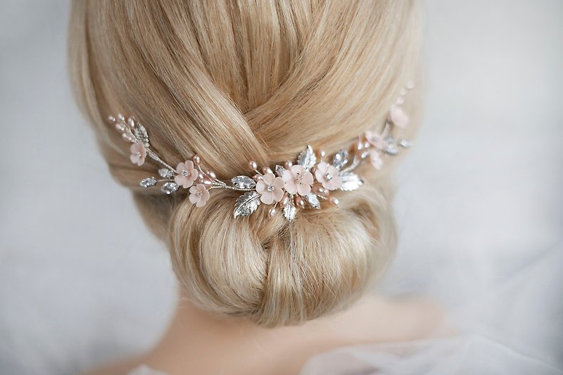 Blush pearl flower hair vine, Bridal back wreath and earrings, Boho wedding - เครื่องประดับผม - ดินเหนียว สึชมพู