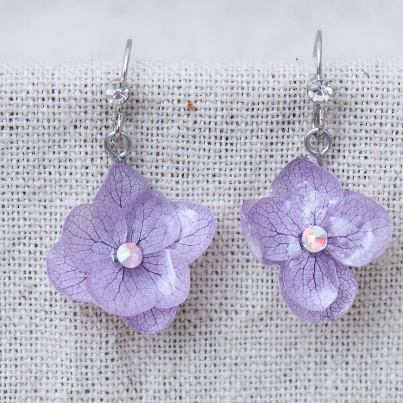 "Three hand-made floral cat" Hydrangea flower rhinestone clip-on earrings can be changed - ต่างหู - พืช/ดอกไม้ สีม่วง