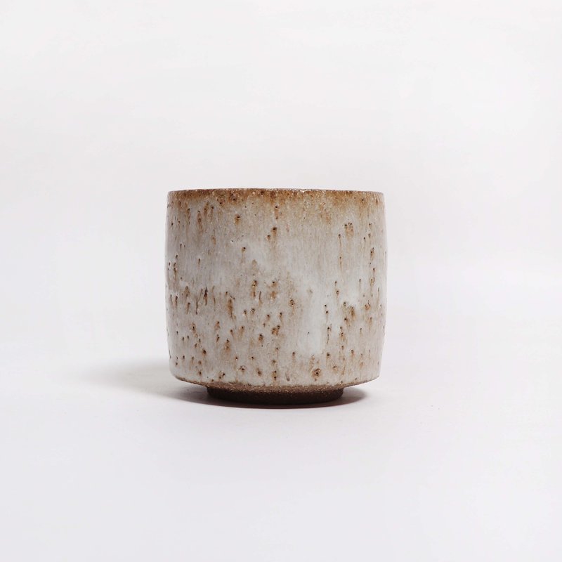 明芽窯 l 萩釉小蟲蛀茶杯湯吞 - 茶壺/茶杯/茶具 - 陶 卡其色