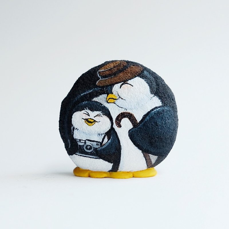 ペンギン父と赤ちゃんの石、オリジナルアート。 - 人形・フィギュア - 石 ホワイト