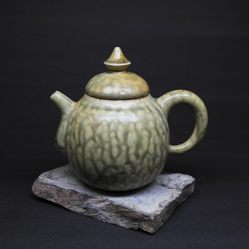 銅綠灰釉梨形正把茶壺 手作陶藝 【買壺送壺承】 - 茶壺/茶杯/茶具 - 陶 綠色