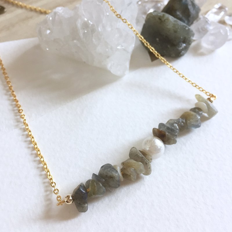 Shinny Labradorite little raw stone Necklace - สร้อยติดคอ - เครื่องเพชรพลอย สีเขียว