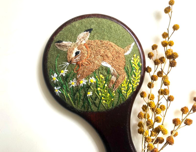 Lawn hare embroidered wood mirror portable mirror - Makeup Brushes - Wood Green