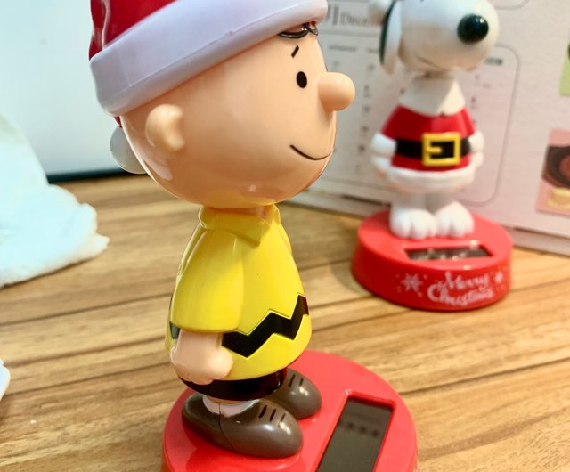 アメリカ版スヌーピークリスマスボブルヘッド人形 ソーラー