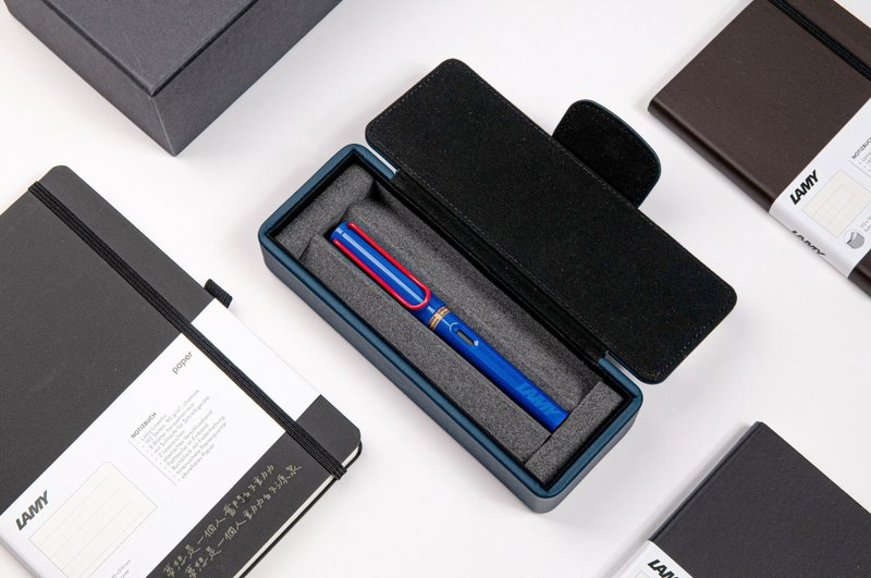 【雷雕免費刻字】LAMY 皮革筆盒 / SAFARI 系列 - 限量 藍紅 - 鋼筆 - 塑膠 藍色