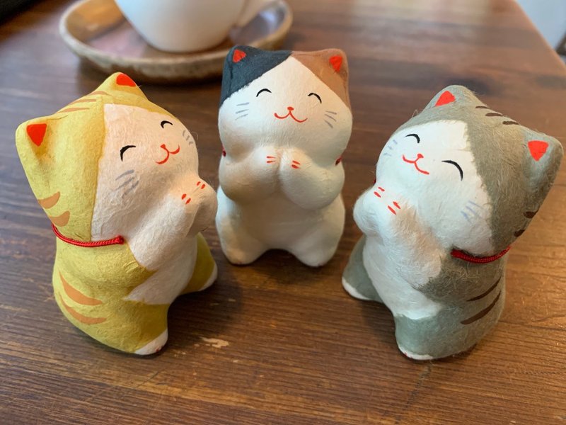 Please / Wishing Good Luck Cat - Tricolor Cat - Japanese Paper Lucky Cat - Japanese Mascot - ของวางตกแต่ง - กระดาษ 