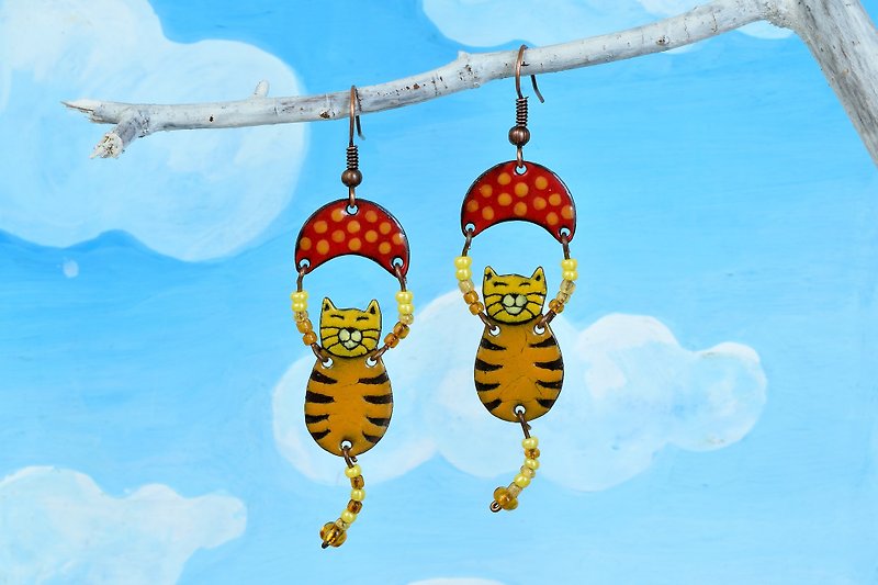 Enamel Cat Earrings, Enamel Jewelry, For Cat Fans, Tabby Cat, Cat Jewelry, With Polka Dots, Lucky Cat, - 耳環/耳夾 - 琺瑯 