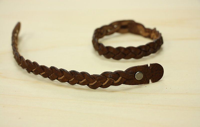 Retro texture! The edge of the simple sense of the handle of the leather ring - Bracelets - Genuine Leather Brown