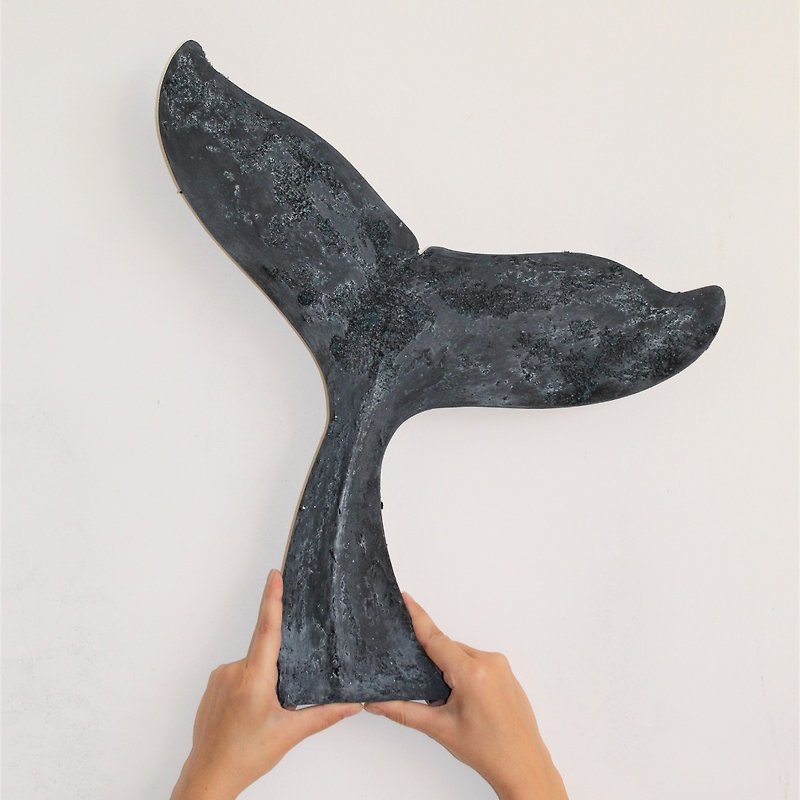Black Wooden whale tail - Coastal wall art - Nautical Gift - 牆貼/牆身裝飾 - 木頭 黑色