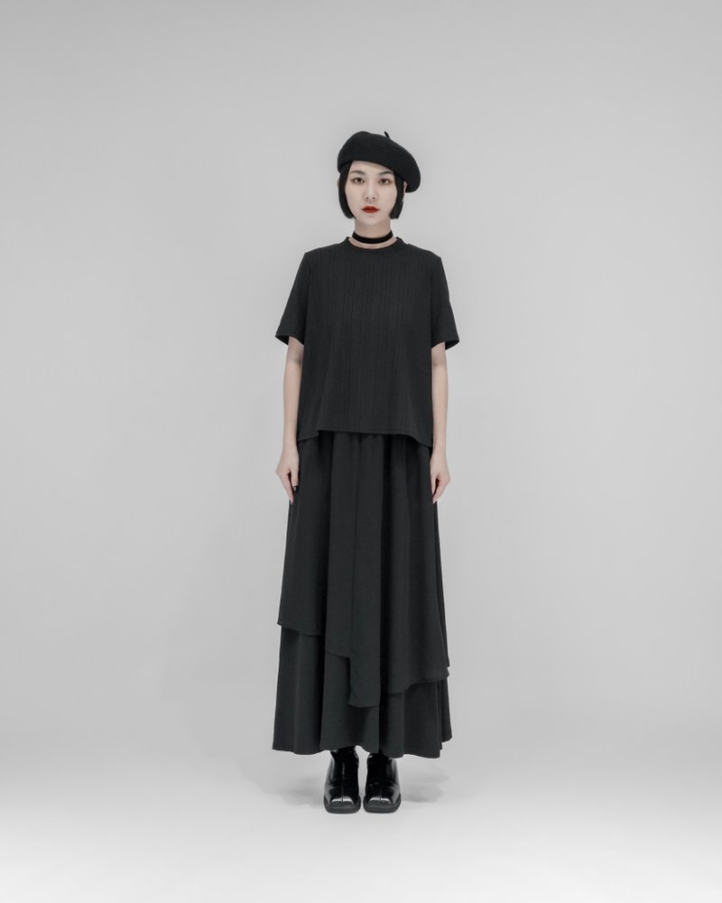 MUKK DESIGN 細坑條後開衩短袖上衣 - 女上衣/長袖上衣 - 聚酯纖維 黑色