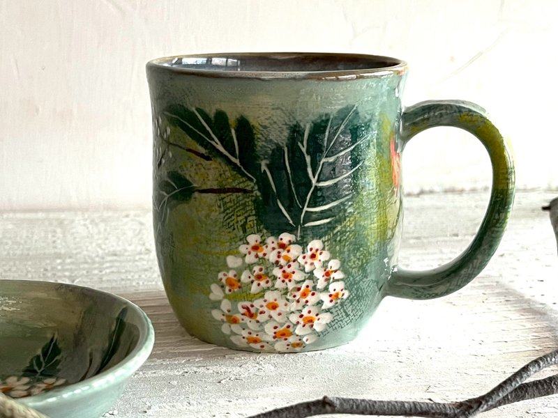 菱葉繡線菊刻畫咖啡杯_陶器馬克杯 - 咖啡杯/馬克杯 - 瓷 綠色