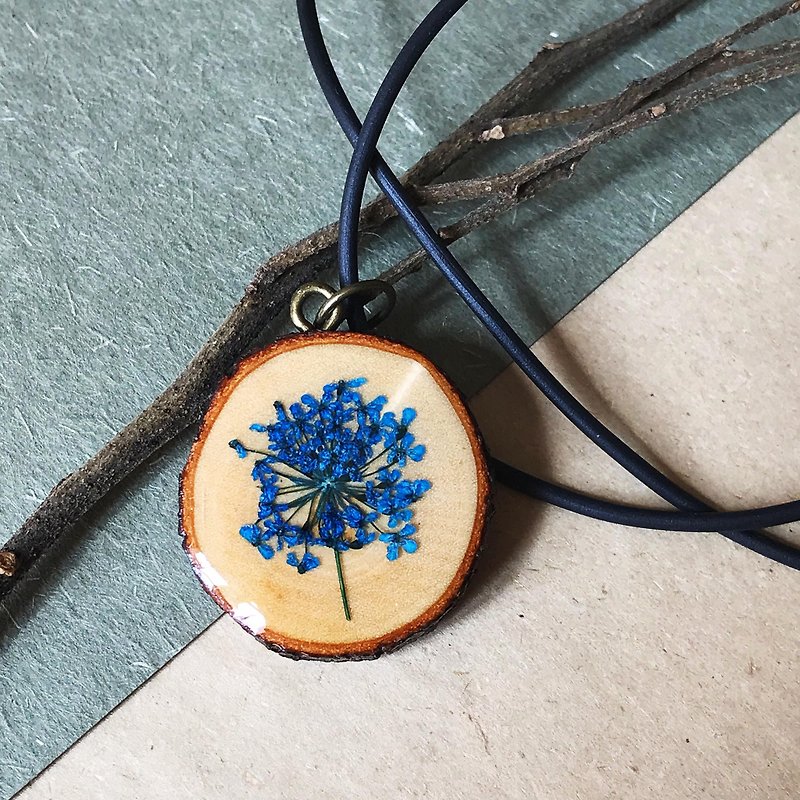 Dried Flower Epoxy Necklace/Pendant (Short Style) - Necklaces - Wood Multicolor