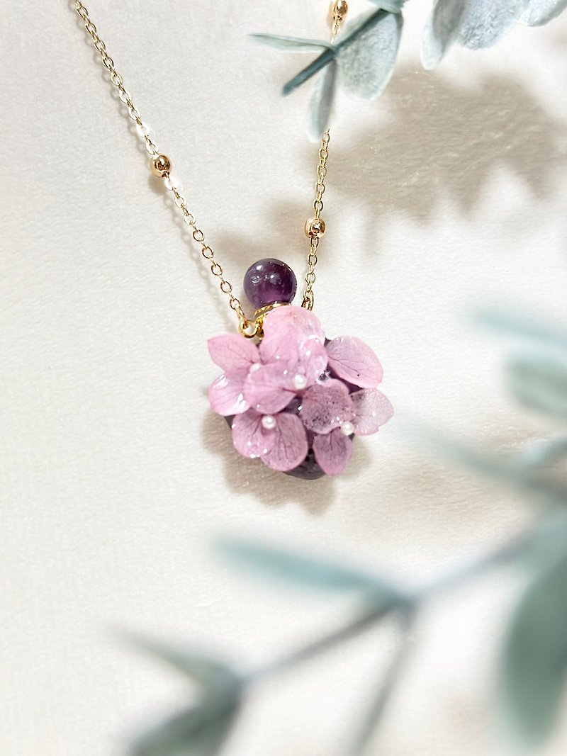 Real flower hydrangea perfume essential oil bottle Necklace 18KGP chain - Necklaces - Plants & Flowers Purple