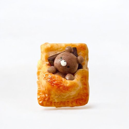 ミニチュア】サックサック生地のくまねんねパイ スイーツ キーホルダー