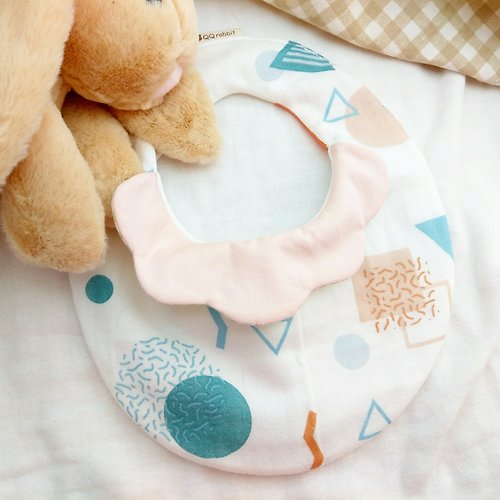 QQ rabbit 手工嬰幼兒精品 彌月禮盒 簡約幾何。波浪領六重紗圍兜 (可繡名字)