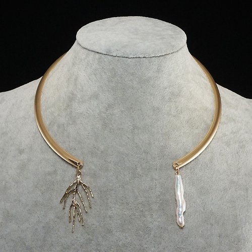 AGATIX White Biwa Baroque Stick Pearl Asymmetric Gold Metal Choker Necklace Jewelry