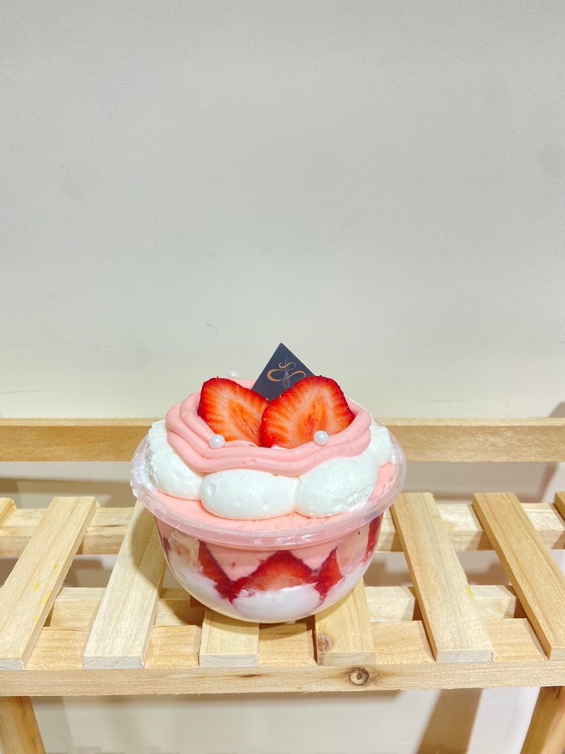 Out of Season Strawberry Cheesecake Strawberry Cheesecake Cheesecake Cupcakes - เค้กและของหวาน - อาหารสด 