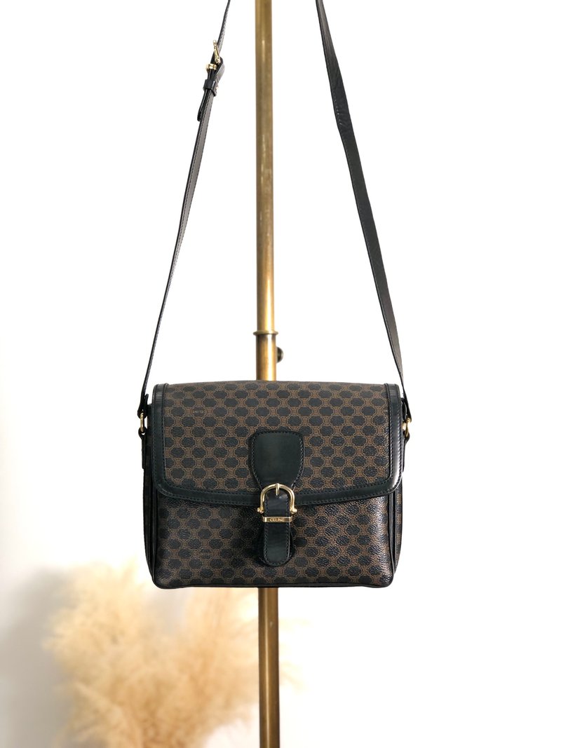 【 日本直送　名牌中古包 】CELINE セリーヌ マカダム ショルダーバッグ ブラック フロントバックル PVC/レザー vintage 5wzcdj - 側背包/斜背包 - 防水材質 黑色