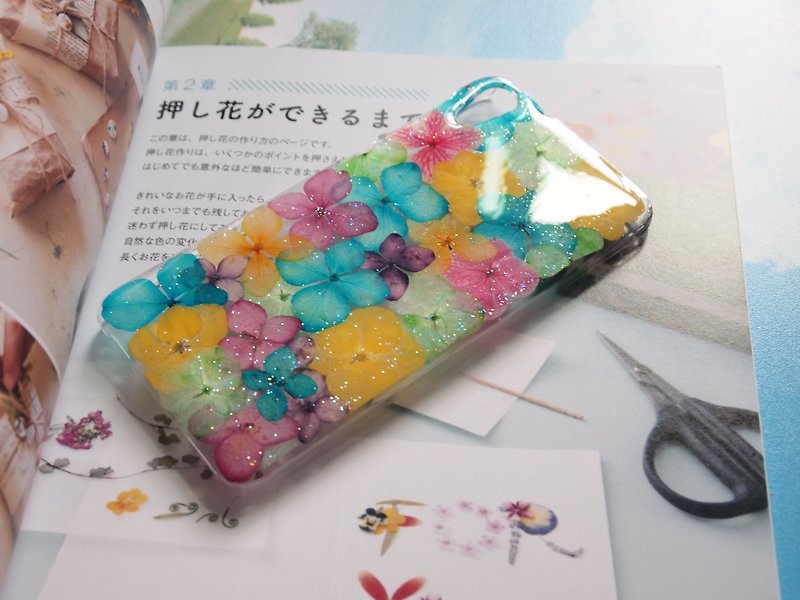 Pre-ordered products, Pressed flowers phone case, Colorful Hydrangea - เคส/ซองมือถือ - พลาสติก หลากหลายสี