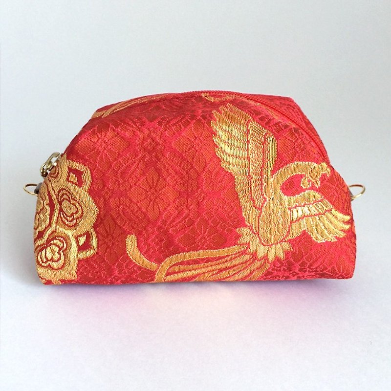 Pouch with Japanese Traditional Pattern, Kimono (Medium) "Brocade" - กระเป๋าเครื่องสำอาง - วัสดุอื่นๆ สีแดง