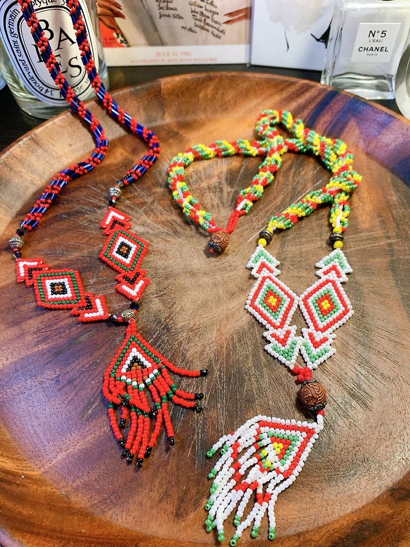 現貨供應 原住民媽媽純手工編織串珠 紅藍配經典圖騰長項鍊 - 項鍊 - 壓克力 紅色
