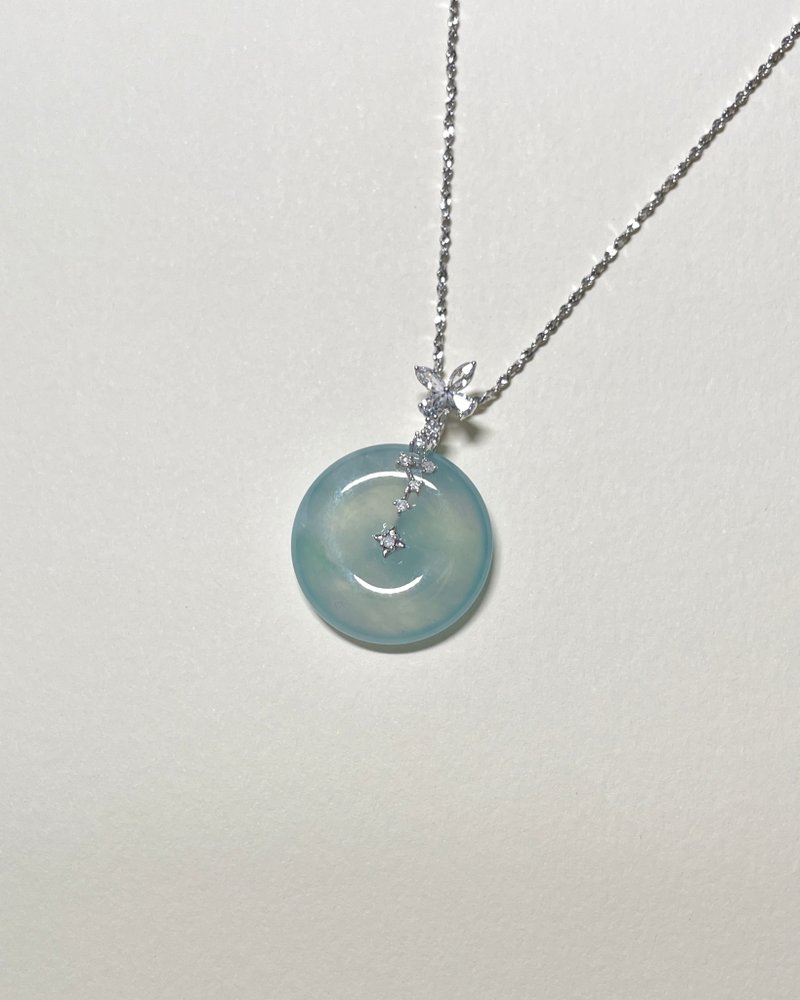 [First Thought] Pure 18k white gold ice blue peace buckle pendant (free Silver) - Necklaces - Jade Blue