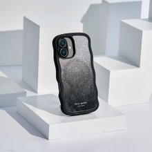 COACH iPhone 15/16e プレミアムレザーケース（ブラックエンボス