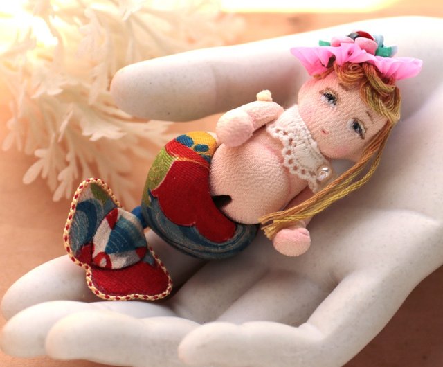 紙粘土に縮緬を貼った創作人形身長35センチ 紙粘土に縮緬