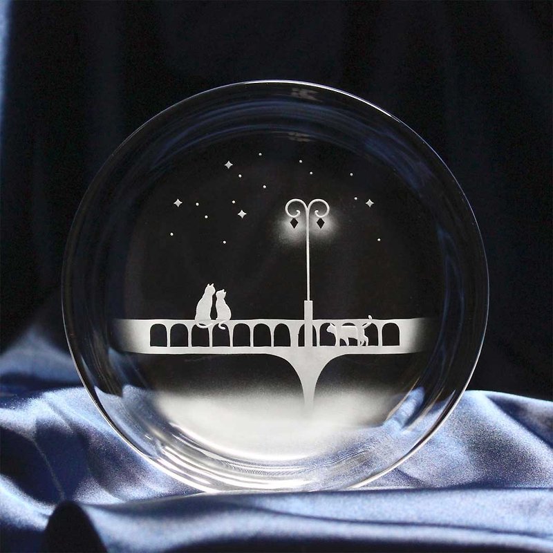 【橋を照らす街灯の下で】猫モチーフのガラス小皿 名入れ加工対応品(別売りオプション) - 小皿 - ガラス 透明
