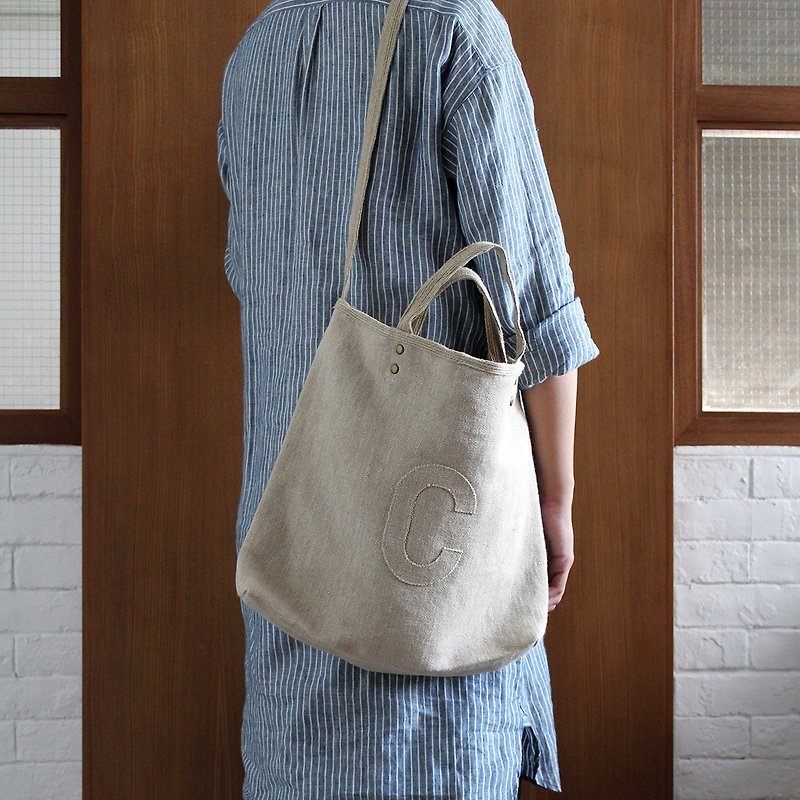 Linen AlphaBAG customized letter hand craft linen 2-way bag - กระเป๋าแมสเซนเจอร์ - ผ้าฝ้าย/ผ้าลินิน 