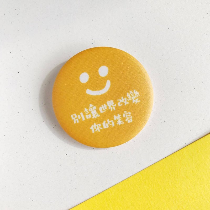 【Quote Series】Don't let the world change your smile.  / Pin Badge - Badges & Pins - Plastic Orange
