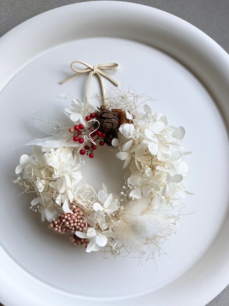 Mini wreath, wildflower-style, staying seasonal - ของวางตกแต่ง - พืช/ดอกไม้ ขาว