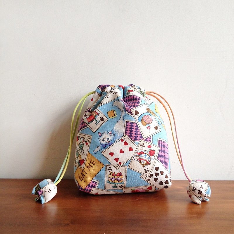 Alice in Wonderland Cat EAT ME Bags Pocket Bags Multipurpose Bags - กระเป๋าเครื่องสำอาง - ผ้าฝ้าย/ผ้าลินิน สีน้ำเงิน