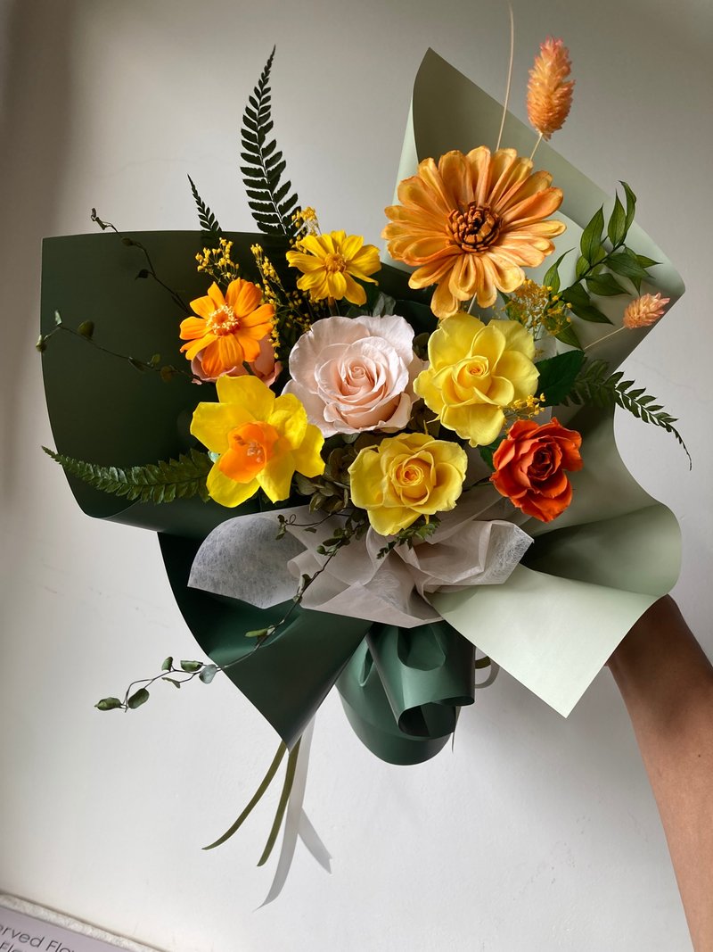 黃色系永生玫瑰花束。韓系空氣感 水仙花 情人節花束 古典花束 - 乾燥花/永生花 - 植物．花 橘色