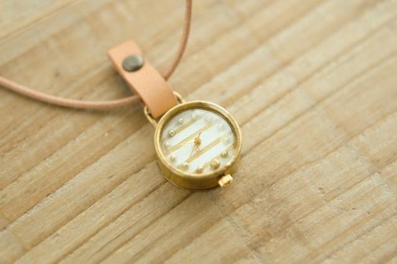 首からさげる時計 shima white N004 - 女裝錶 - 其他金屬 金色