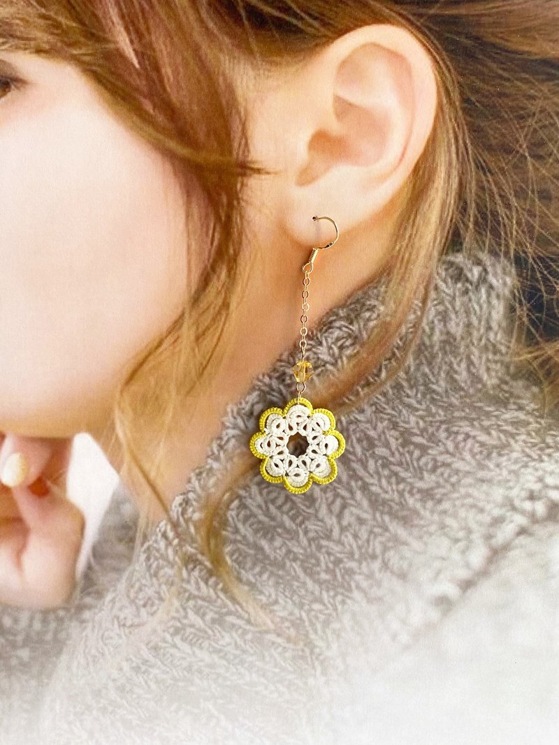 田園黃邊花花長形耳環 Tatting earrings 耳針 耳鈎 - 耳環/耳夾/耳骨夾 - 棉．麻 黃色
