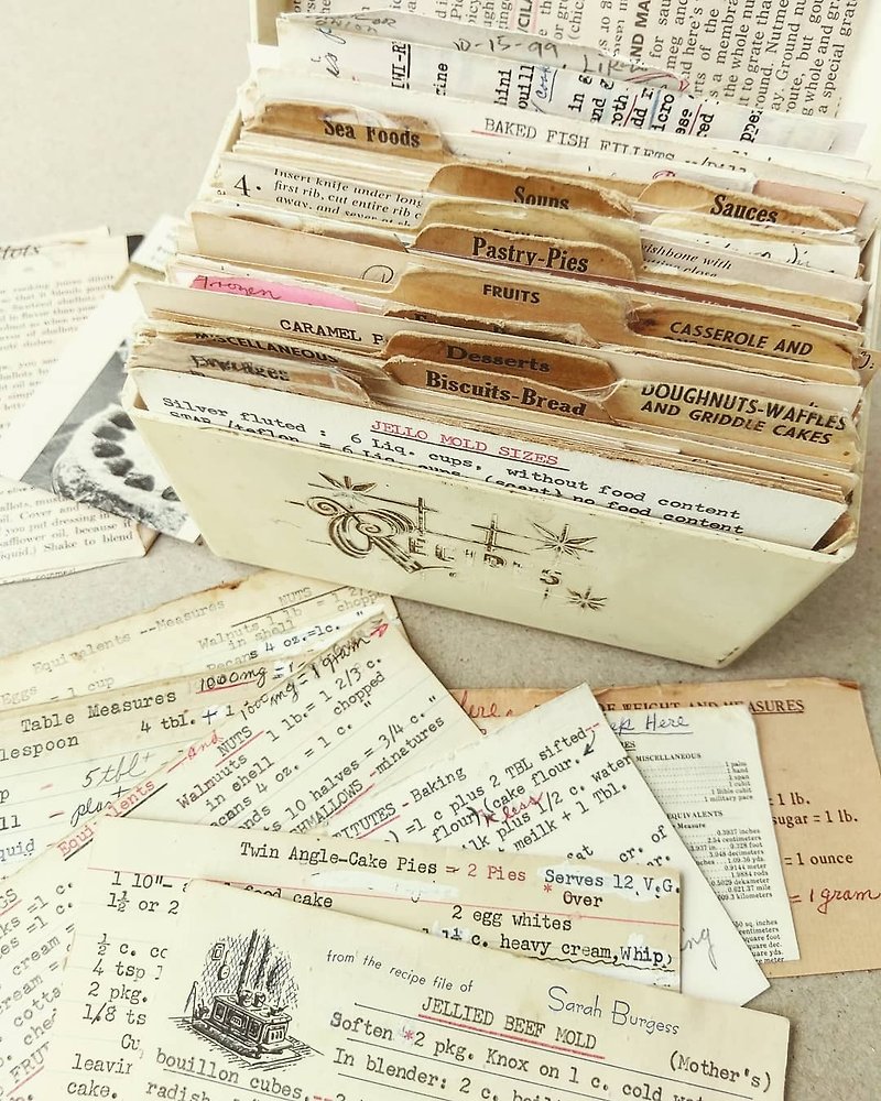 The old American homemade typing recipe cards and box. - การ์ด/โปสการ์ด - วัสดุอื่นๆ ขาว