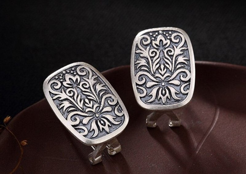 Real S 990 Fine Silver Jewelry Women Handmade Totem Pattern Studs Earrings - 耳環/耳夾/耳骨夾 - 純銀 銀色