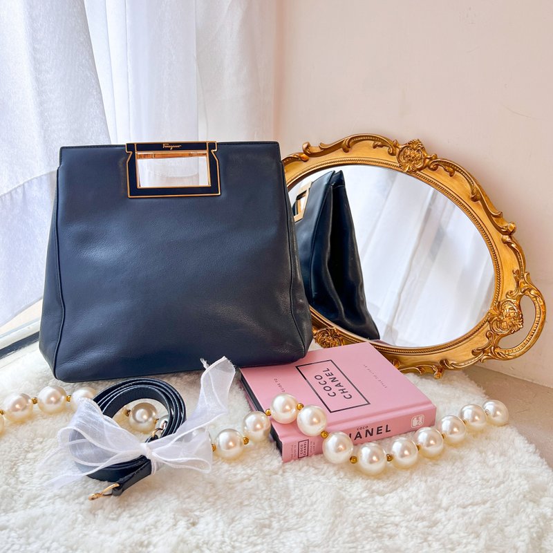 【Japan】Authentic Vintage Ferragamo 31Bag - Navy - กระเป๋าถือ - วัสดุอื่นๆ สีน้ำเงิน