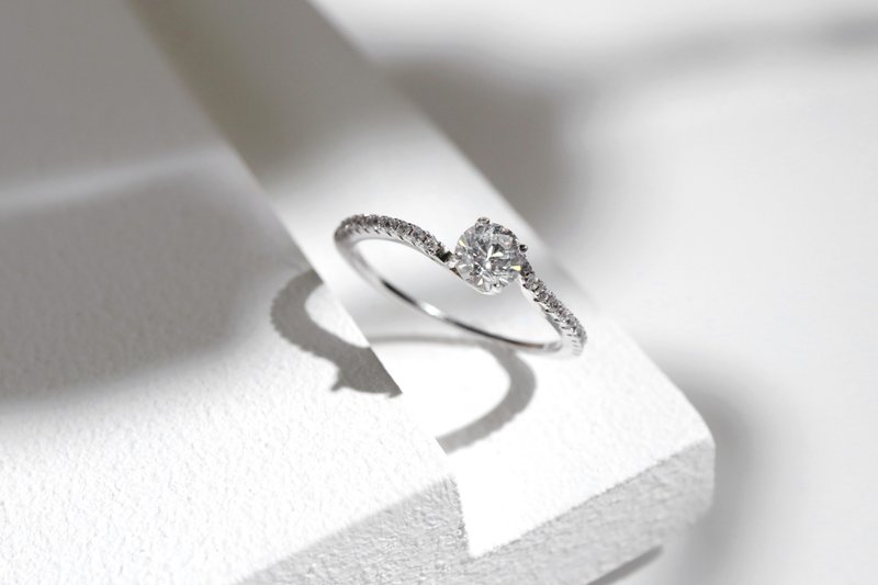 Beauty intertwined. solitaire ring - แหวนทั่วไป - เงินแท้ สีเงิน