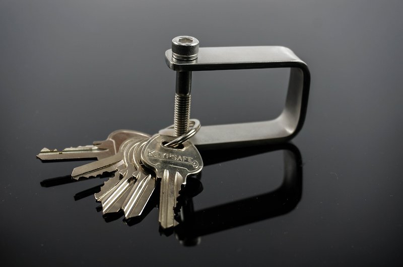 Hand-bent Stainless Steel simple style keychain... (customized engraved graduation gift) - ที่ห้อยกุญแจ - สแตนเลส สีเงิน