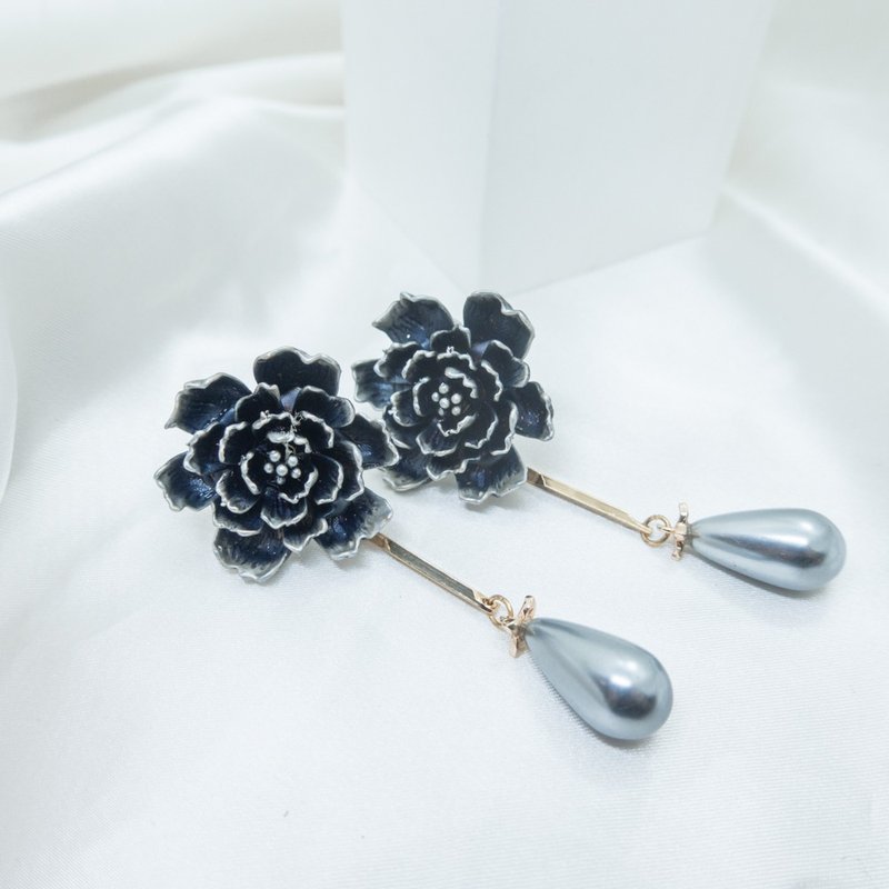古銀色牡丹花 復古風 耳環 純真系列 - 耳環/耳夾/耳骨夾 - 其他金屬 銀色