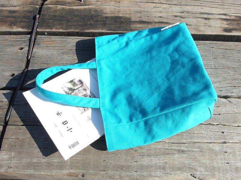 Blue sky picnic bag - กระเป๋าถือ - วัสดุอื่นๆ สีน้ำเงิน