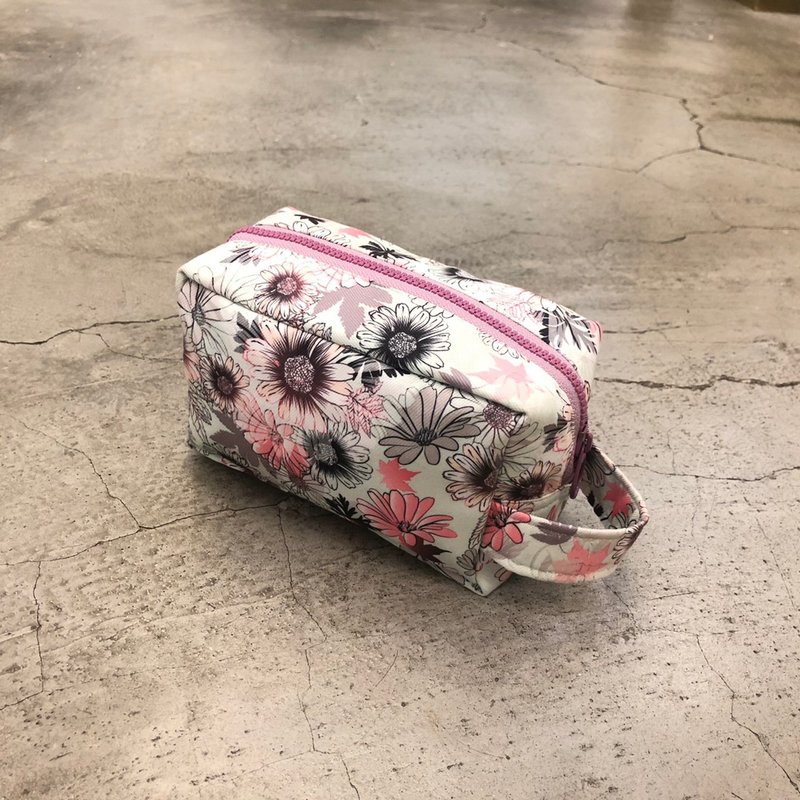防水化妝包-小 萬用/外出/環保 台灣手工包袋 (日本防水布料) - 化妝包/收納袋 - 防水材質 