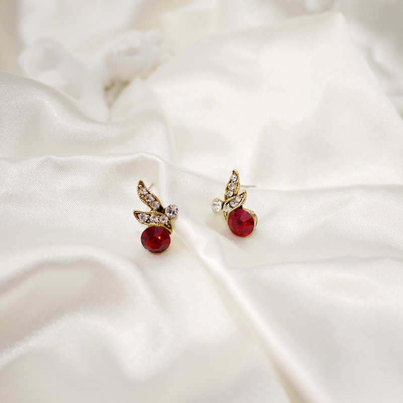 Retro Era Bird of Paradise Red Crystal Earrings - ต่างหู - เครื่องเพชรพลอย สีแดง