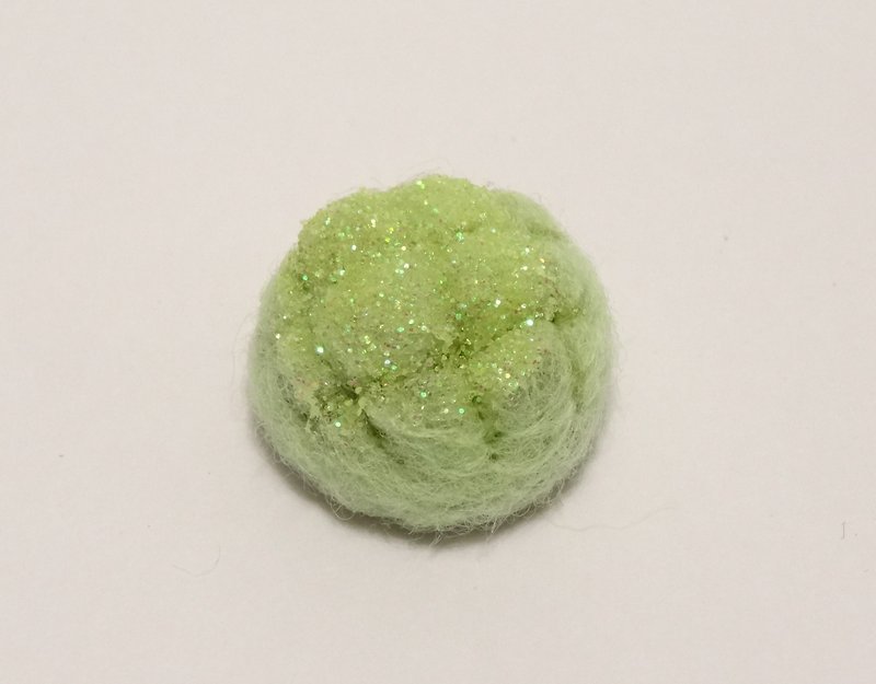亮晶晶哈密瓜菠蘿麵包 -羊毛氈 "鑰匙圈、吊飾、擺飾"(可客製化更改顏色) - 鑰匙圈/鑰匙包 - 羊毛 綠色