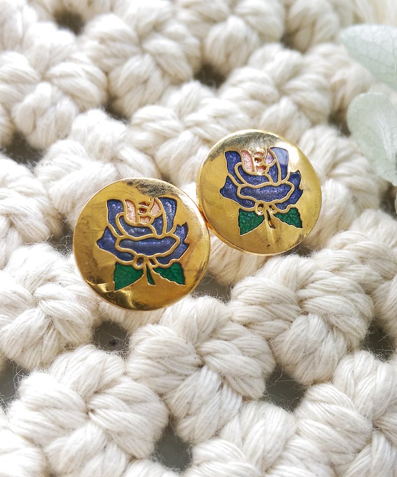 Vintage Jewelry 西洋古董飾品 景泰藍 紫玫瑰 小巧 針式耳環 - 耳環/耳夾/耳骨夾 - 其他金屬 金色