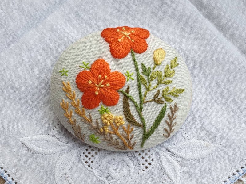 手工刺繡花別針/迷戀系列/C款 - 胸針 - 繡線 