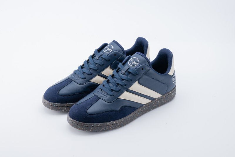 CHER apple skin series dark blue/off-white boys model - Men's Casual Shoes - Eco-Friendly Materials Blue